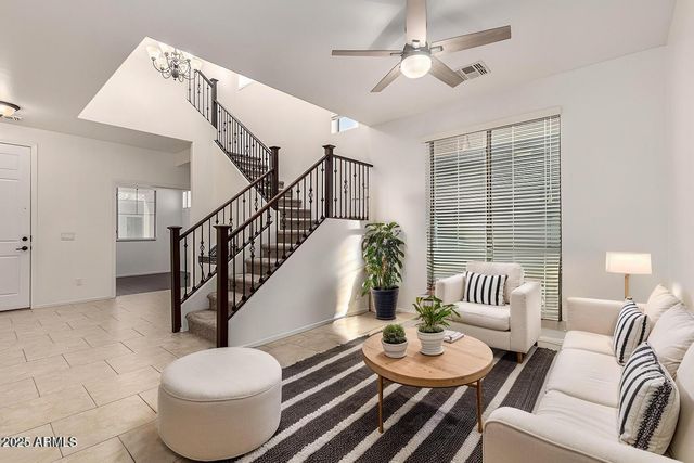 390 W Wisteria Place, Chandler, AZ 85248
