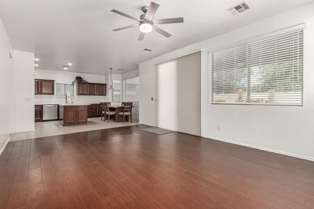 390 W Wisteria Place, Chandler, AZ 85248