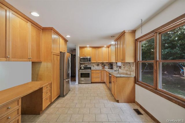 295 Willow Terrace Lane, Orient, NY 11957
