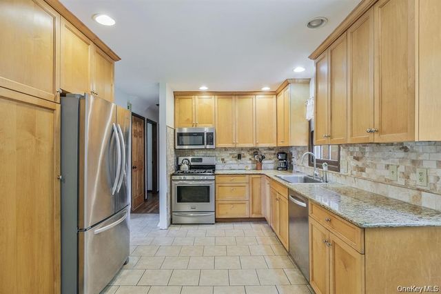 295 Willow Terrace Lane, Orient, NY 11957