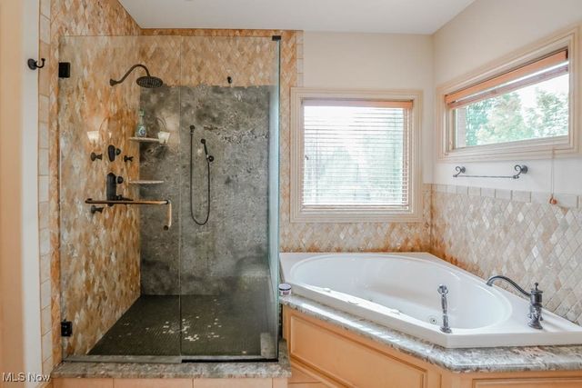 2942 Torrey Pines Circle NW, Canton, OH 44708