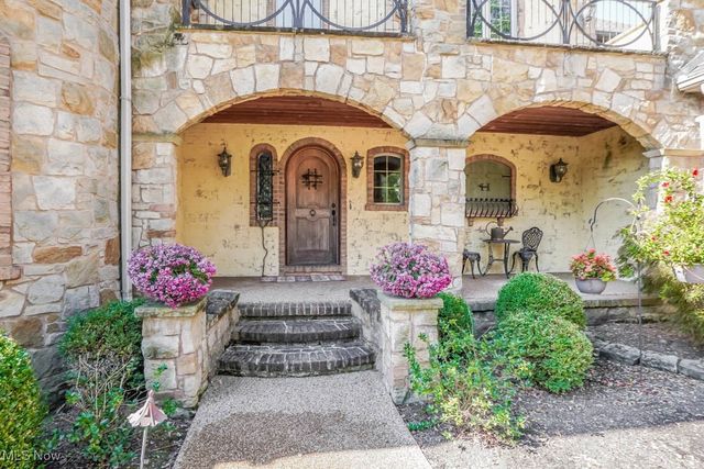 2942 Torrey Pines Circle NW, Canton, OH 44708