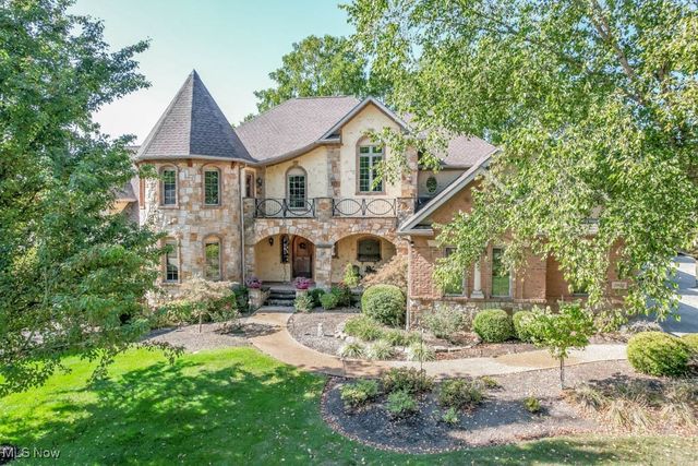 2942 Torrey Pines Circle NW, Canton, OH 44708