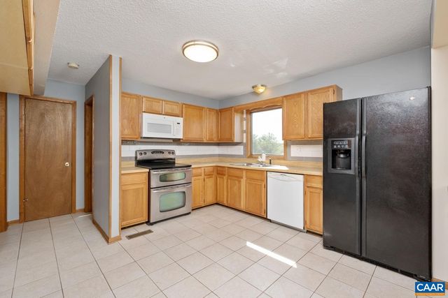 634 AUGUSTA FARMS RD, Waynesboro, VA 22980