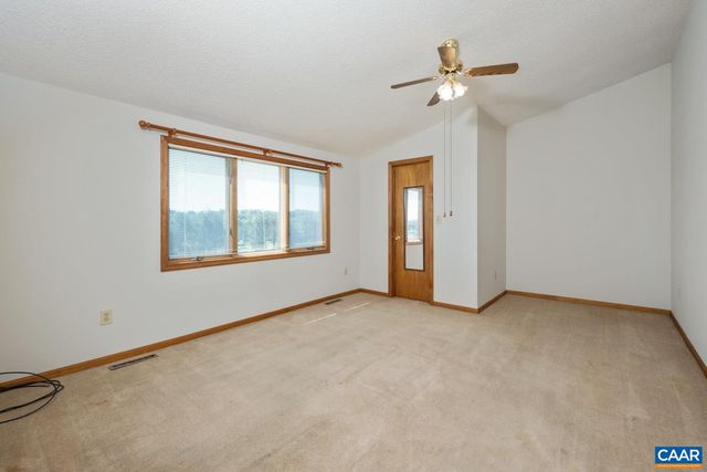 634 AUGUSTA FARMS RD, Waynesboro, VA 22980