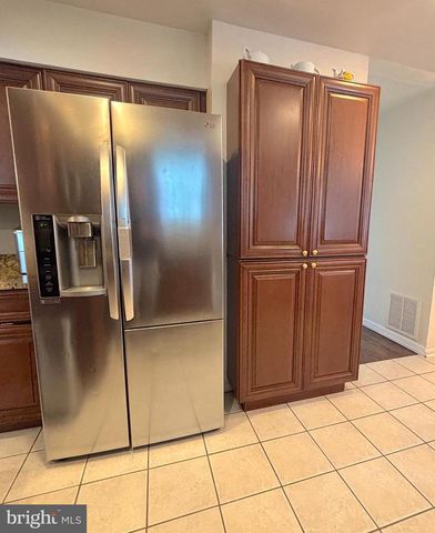 23 CHAPEL CIR, Sicklerville, NJ 08081