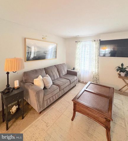23 CHAPEL CIR, Sicklerville, NJ 08081