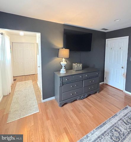 23 CHAPEL CIR, Sicklerville, NJ 08081