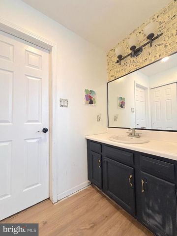 23 CHAPEL CIR, Sicklerville, NJ 08081