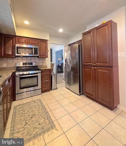 23 CHAPEL CIR, Sicklerville, NJ 08081