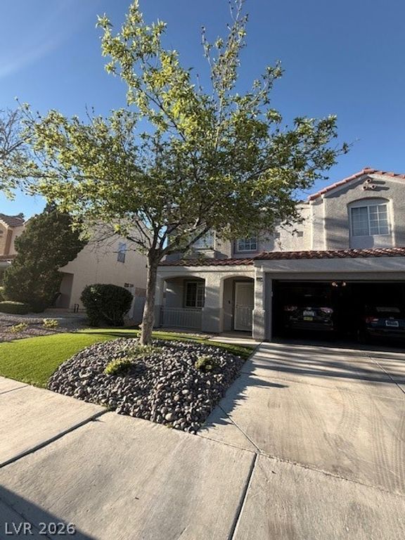 Image 4 of property listing at 10004 Long Cattle Avenue, Las Vegas, NV 89117