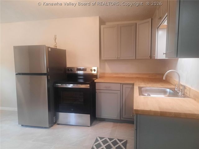 177 East Point Drive, Charleston, WV 25311