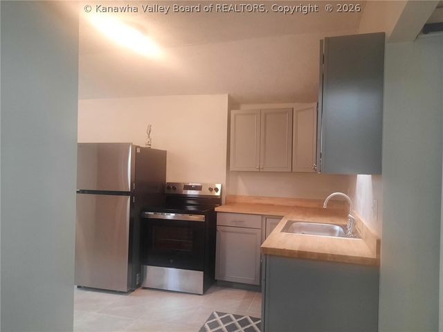 177 East Point Drive, Charleston, WV 25311