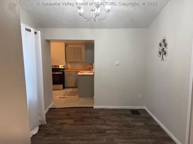 177 East Point Drive, Charleston, WV 25311