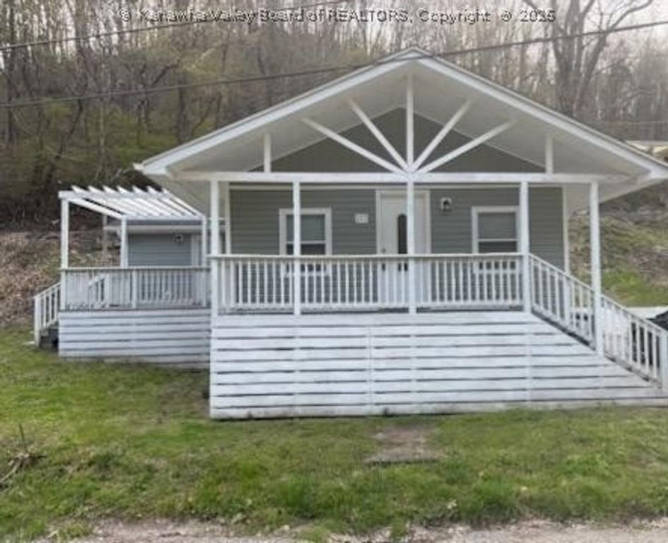 177 East Point Drive, Charleston, WV 25311