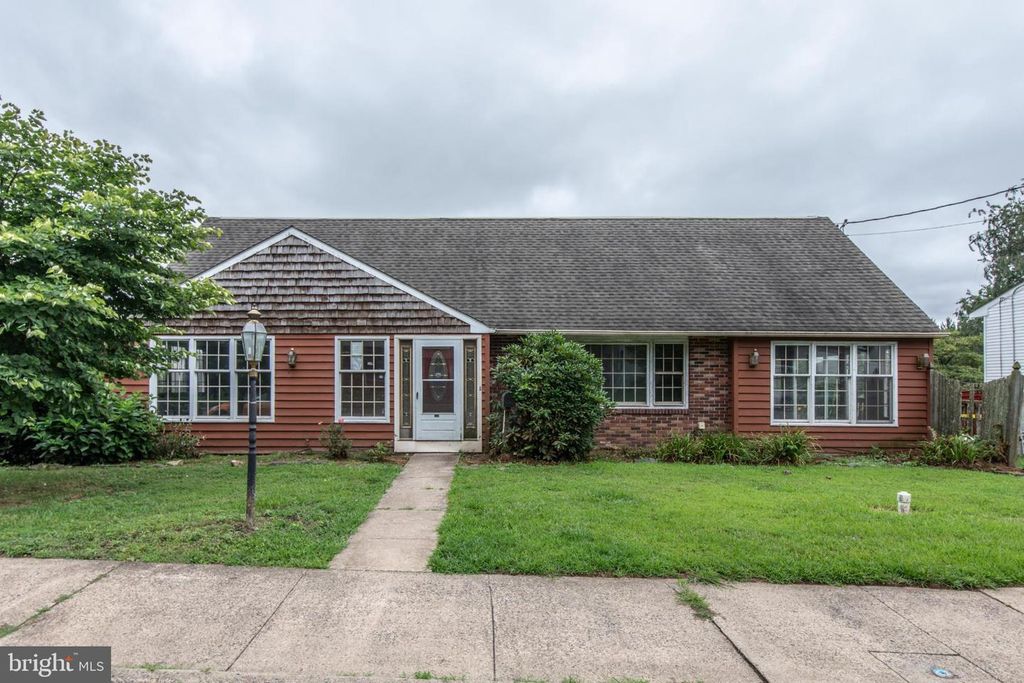 260 W DIAMOND ST, Souderton, PA 18964