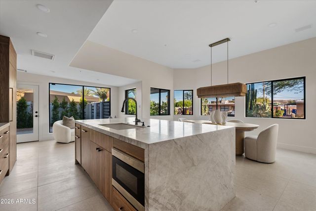 7042 E ORANGE BLOSSOM Lane, Paradise Valley, AZ 85253