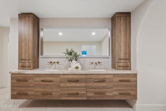 7042 E ORANGE BLOSSOM Lane, Paradise Valley, AZ 85253
