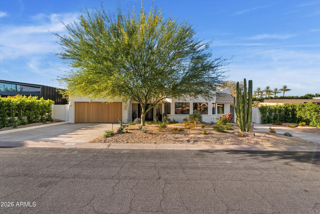 7042 E ORANGE BLOSSOM Lane, Paradise Valley, AZ 85253 — photo 2