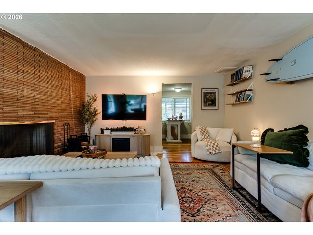 1255 E 24TH Ave, Eugene, OR 97403