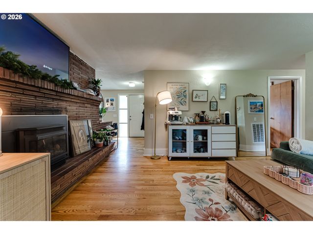 1255 E 24TH Ave, Eugene, OR 97403
