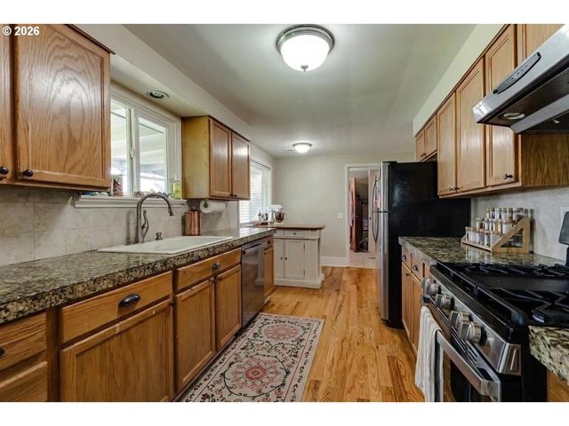1255 E 24TH Ave, Eugene, OR 97403