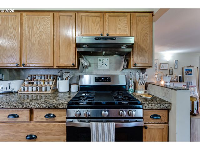 1255 E 24TH Ave, Eugene, OR 97403