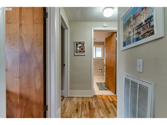 1255 E 24TH Ave, Eugene, OR 97403