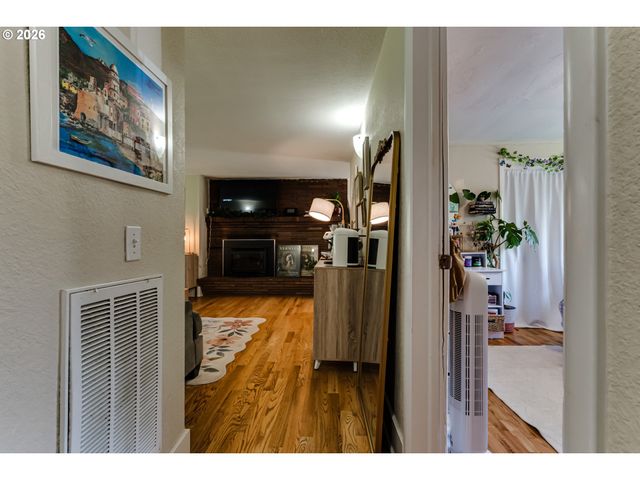 1255 E 24TH Ave, Eugene, OR 97403
