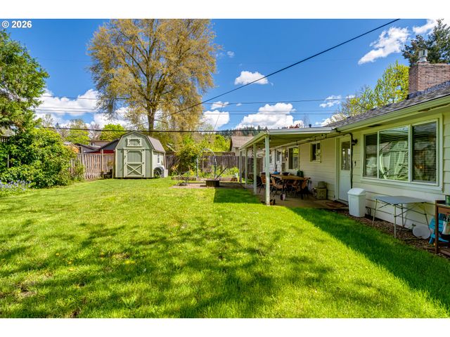 1255 E 24TH Ave, Eugene, OR 97403