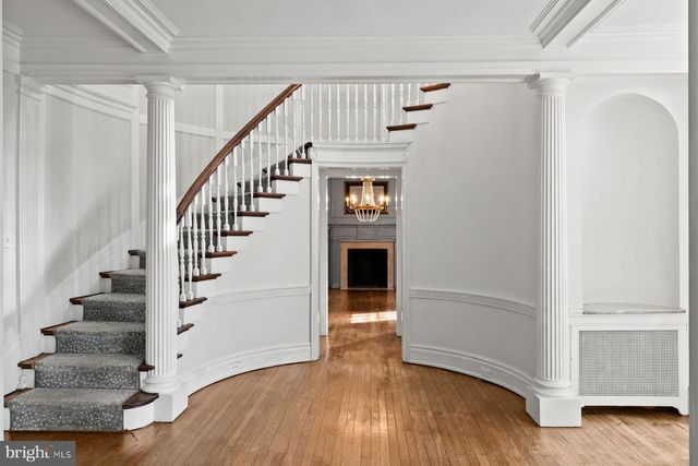 9 NORMAN LN, Philadelphia, PA 19118