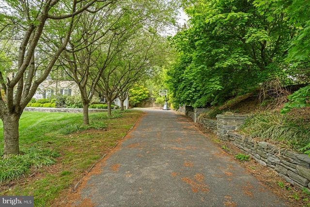 9 NORMAN LN, Philadelphia, PA 19118