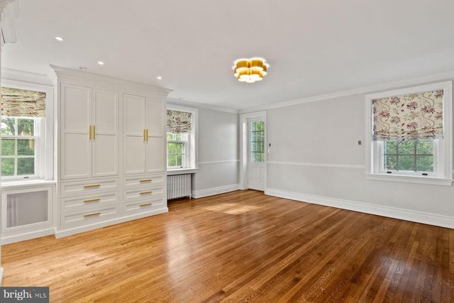 9 NORMAN LN, Philadelphia, PA 19118