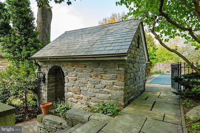 9 NORMAN LN, Philadelphia, PA 19118