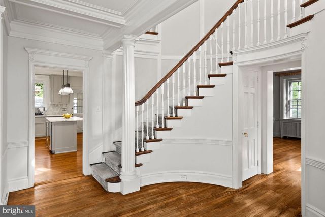 9 NORMAN LN, Philadelphia, PA 19118