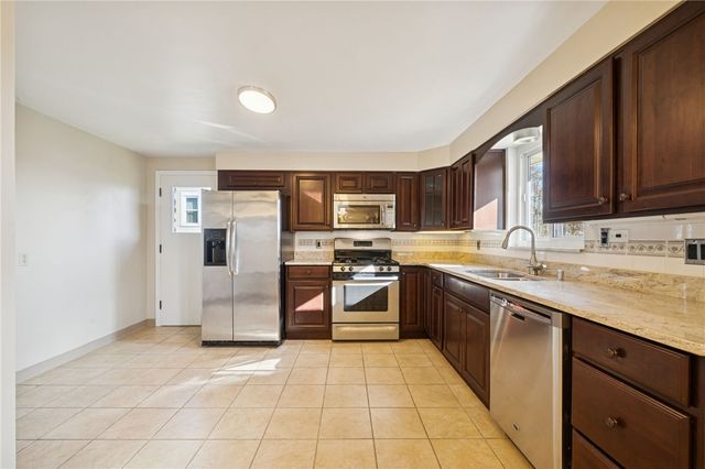 421 Robbins Station Rd, North Huntingdon, PA 15642