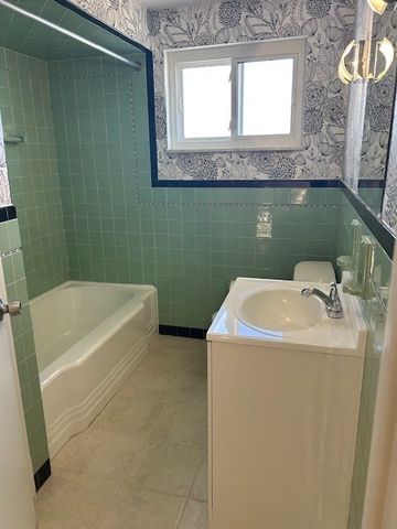 421 Robbins Station Rd, North Huntingdon, PA 15642