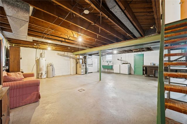 421 Robbins Station Rd, North Huntingdon, PA 15642