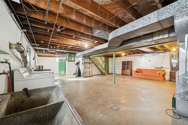 421 Robbins Station Rd, North Huntingdon, PA 15642