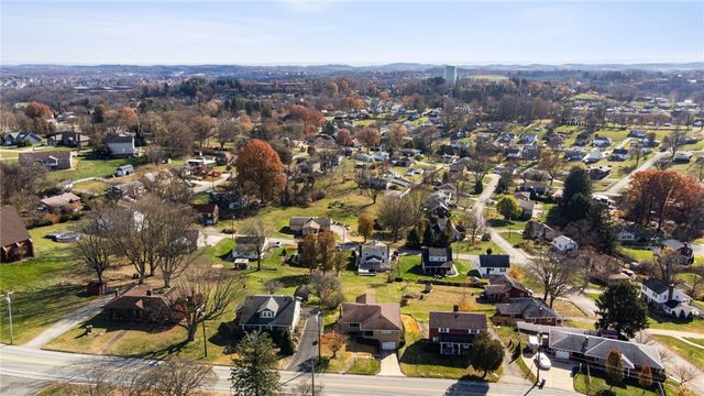 421 Robbins Station Rd, North Huntingdon, PA 15642