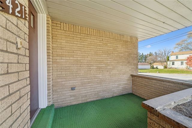 421 Robbins Station Rd, North Huntingdon, PA 15642