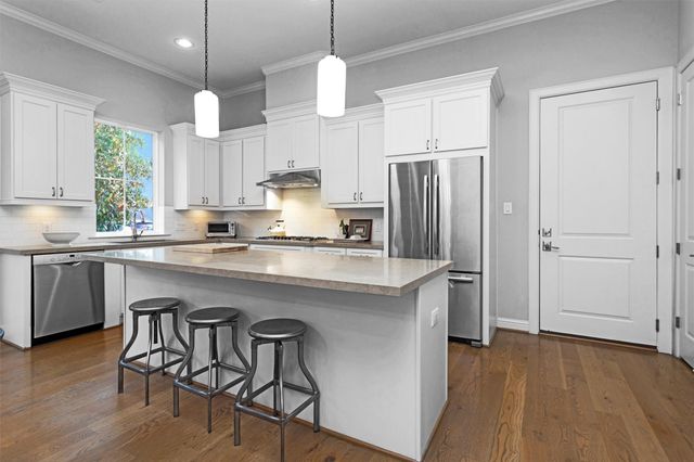 270 Green Boulevard, Shenandoah, TX 77384