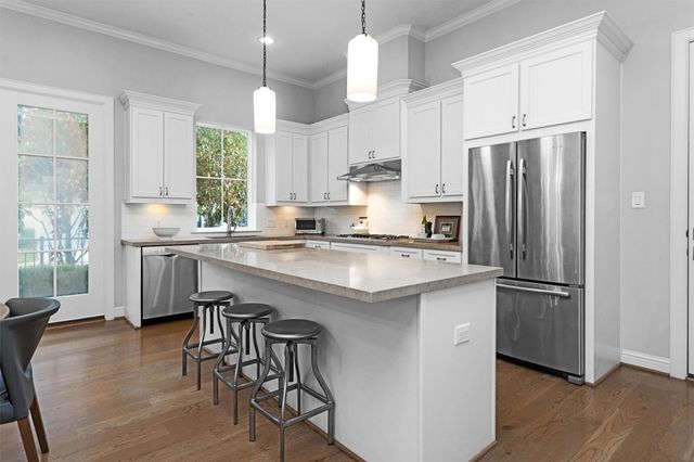 270 Green Boulevard, Shenandoah, TX 77384