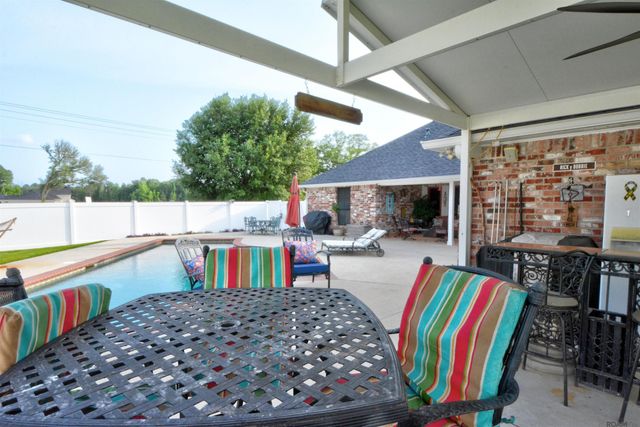 14924 Wilmington Dr, Central, LA 70770