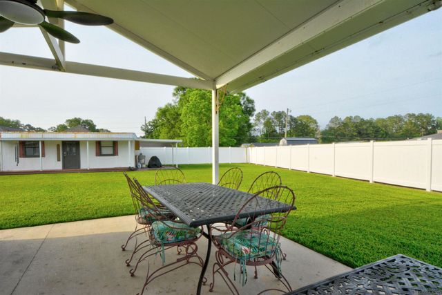 14924 Wilmington Dr, Central, LA 70770