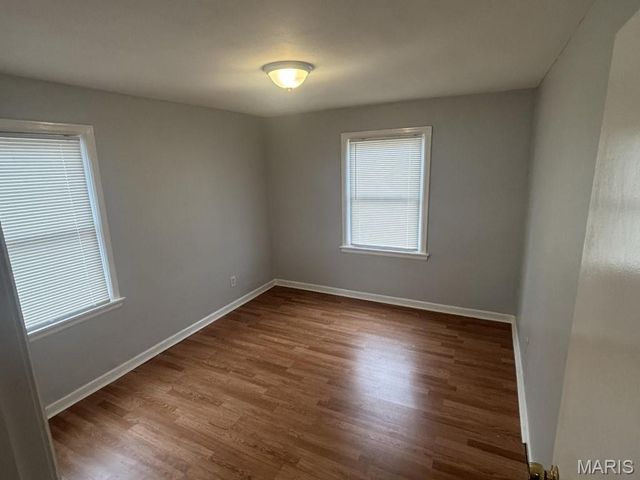 6705 Kenwood Drive, St Louis, MO 63121