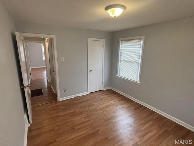 6705 Kenwood Drive, St Louis, MO 63121