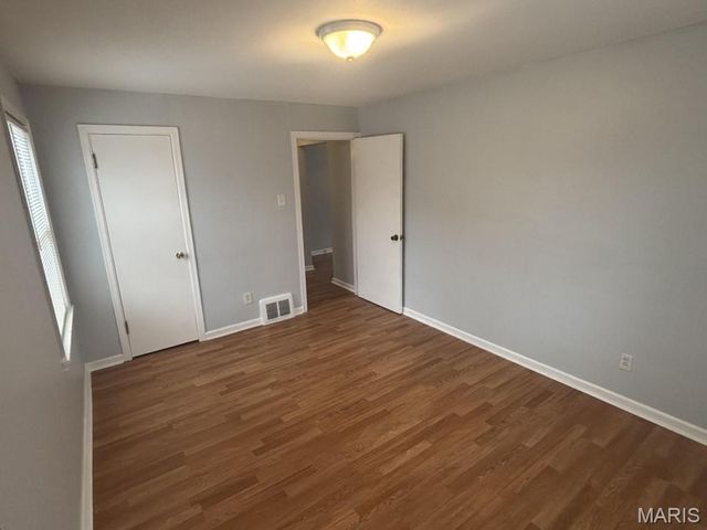 6705 Kenwood Drive, St Louis, MO 63121