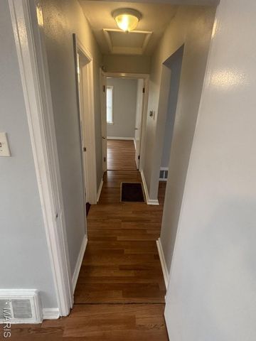 6705 Kenwood Drive, St Louis, MO 63121