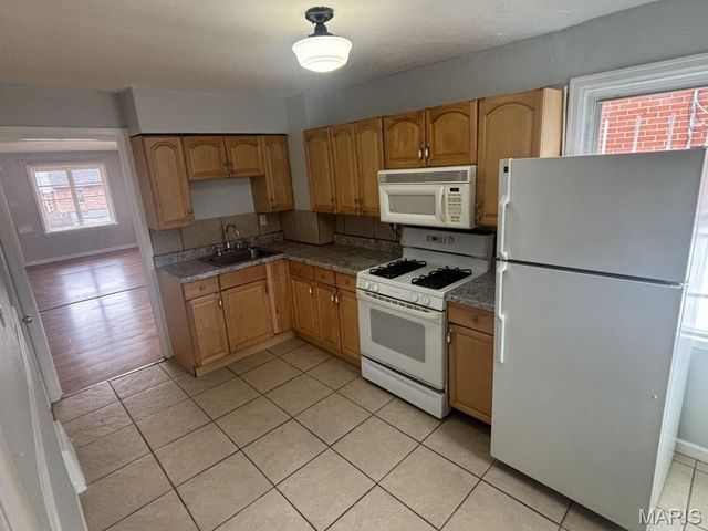 6705 Kenwood Drive, St Louis, MO 63121